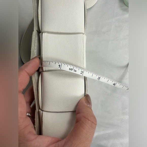 Bottega Veneta Messenger Bag - Picture 9 of 11